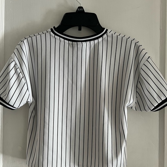 ACDC Crop Top size 9-10 - Picture 2 of 2